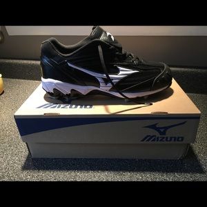 Women's size 9 mizuno softball cleats